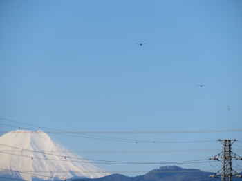 富士山と二機の飛行機.png